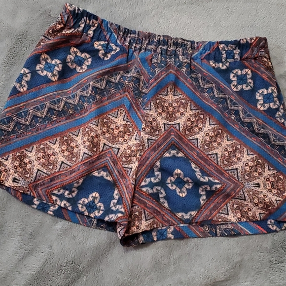 Skies are Blue drawstring pocketed shorts - Picture 4 of 5